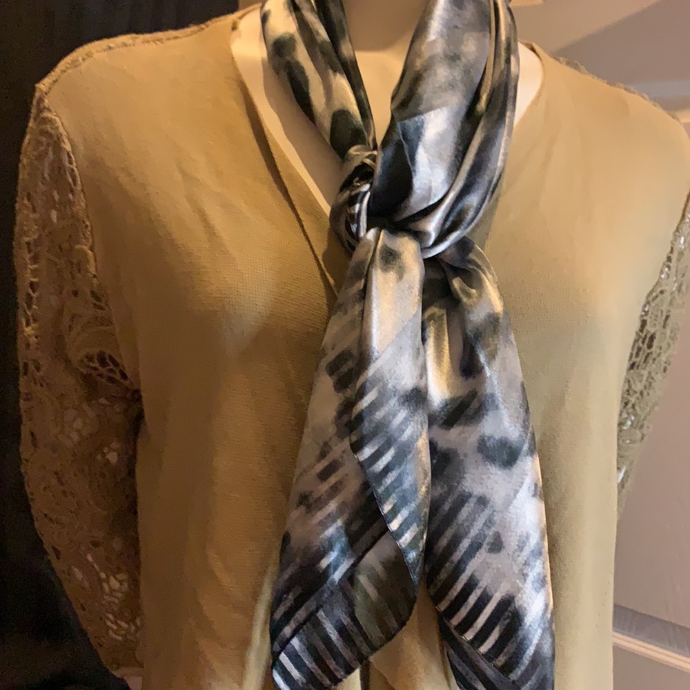 ART OF THE SCARF .MADE IN ITALY.
